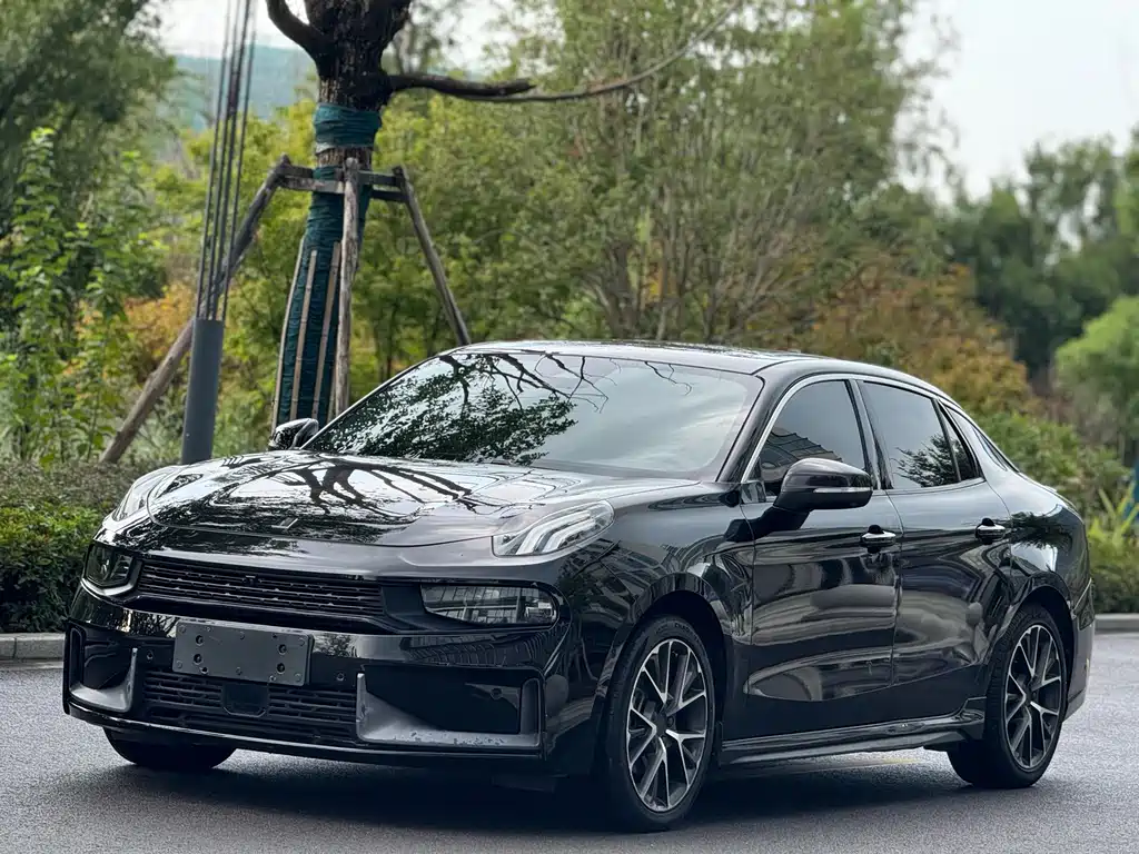 Lynk & Co 03