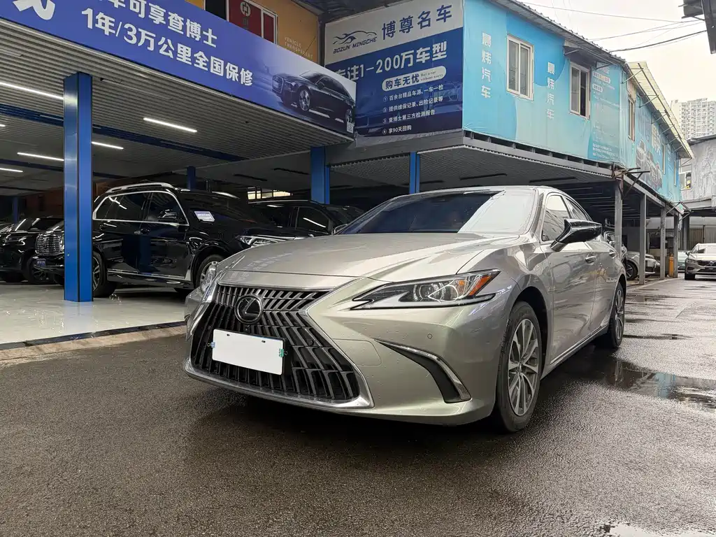 Lexus ES