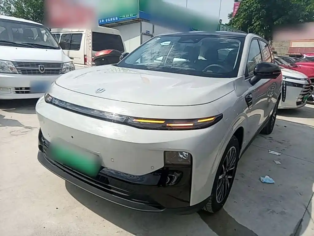 Leapmotor B10