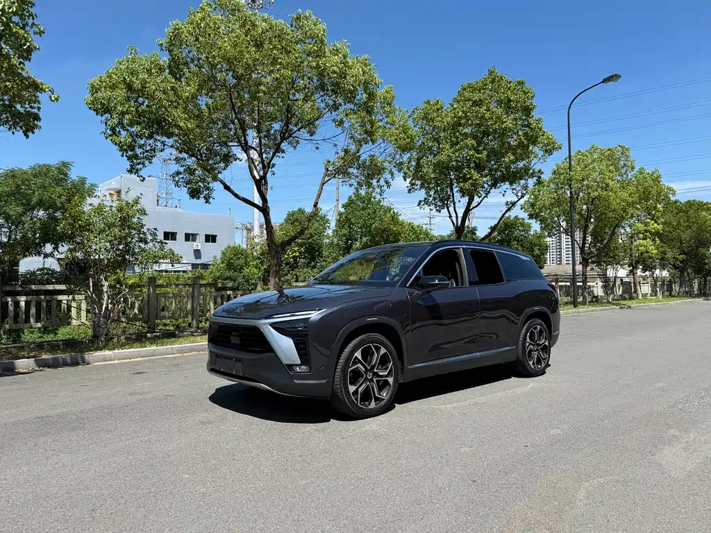 NIO ES8