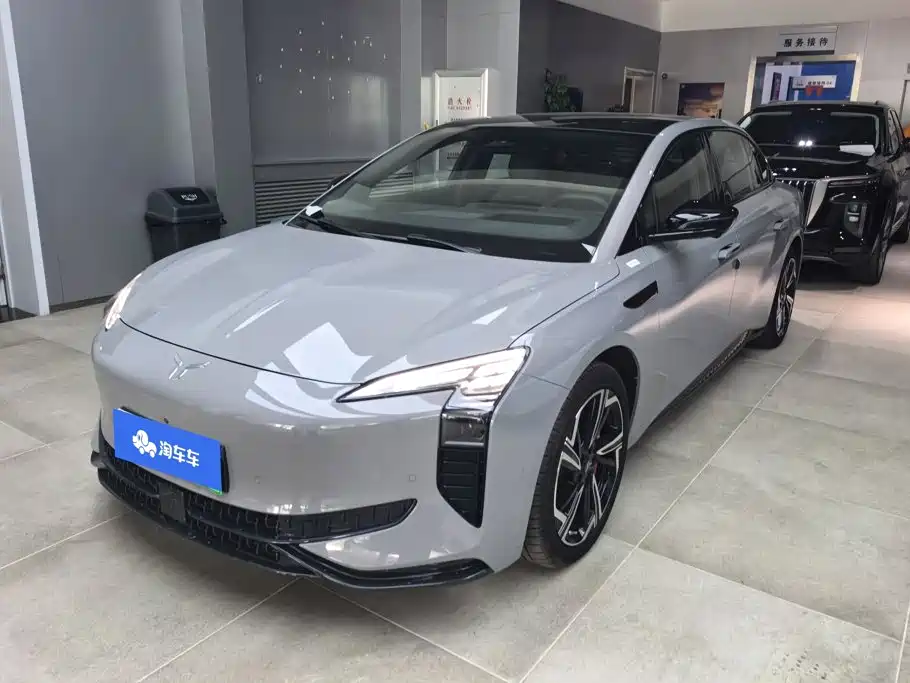 Hongqi EH7