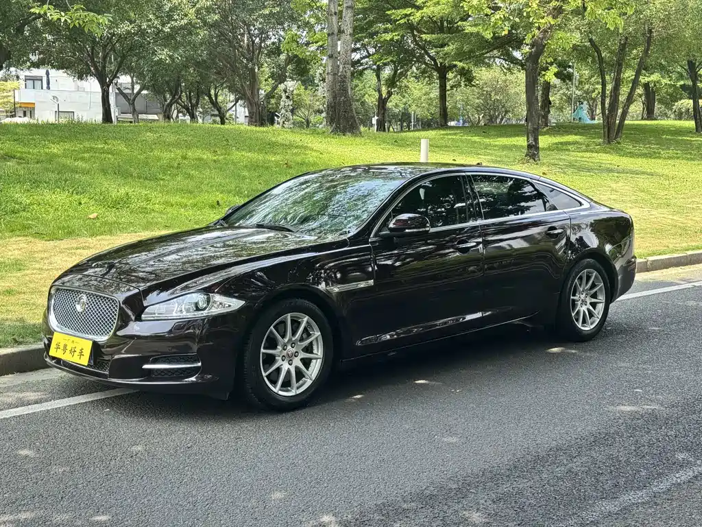Jaguar XJ