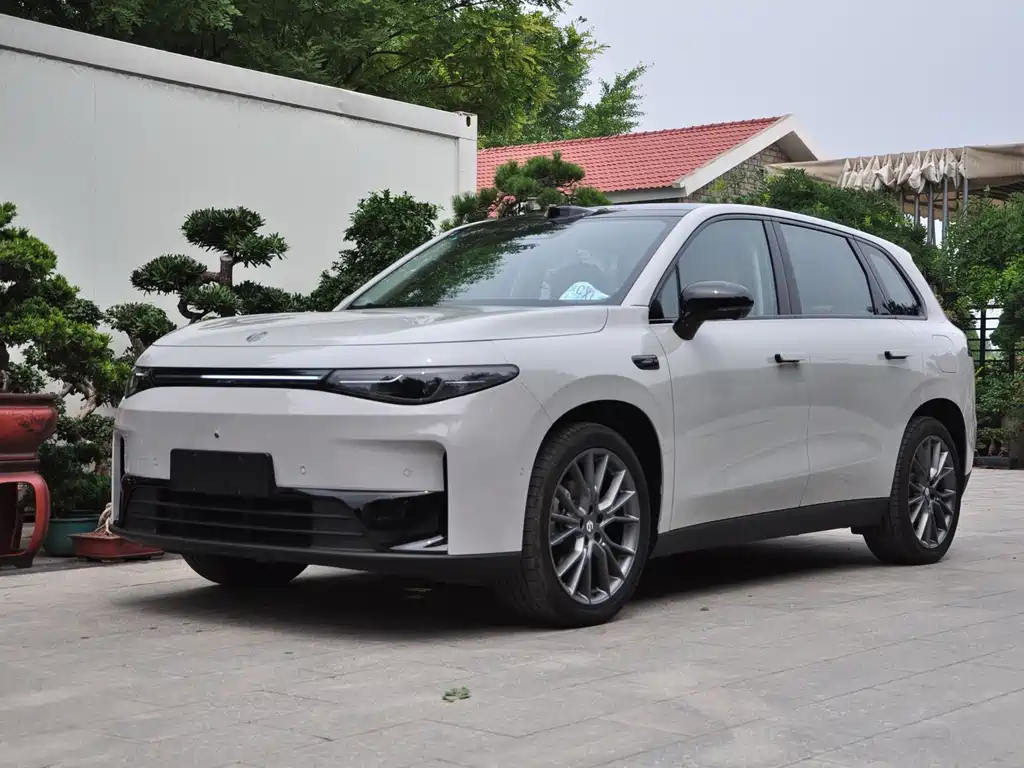 Leapmotor C10