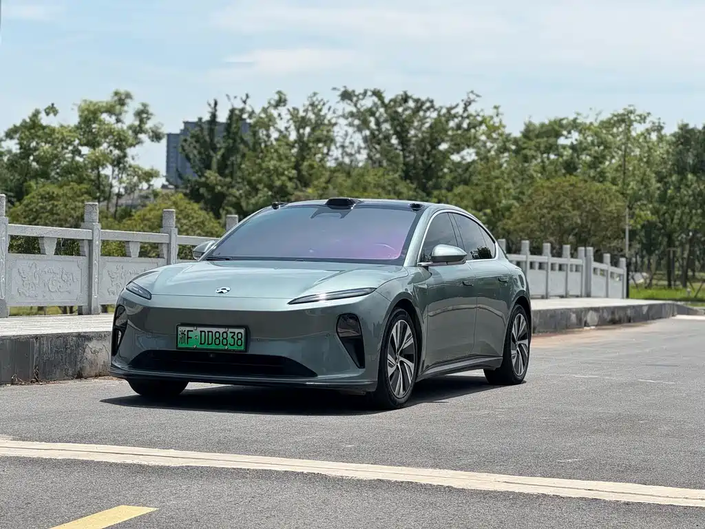 NIO ET5
