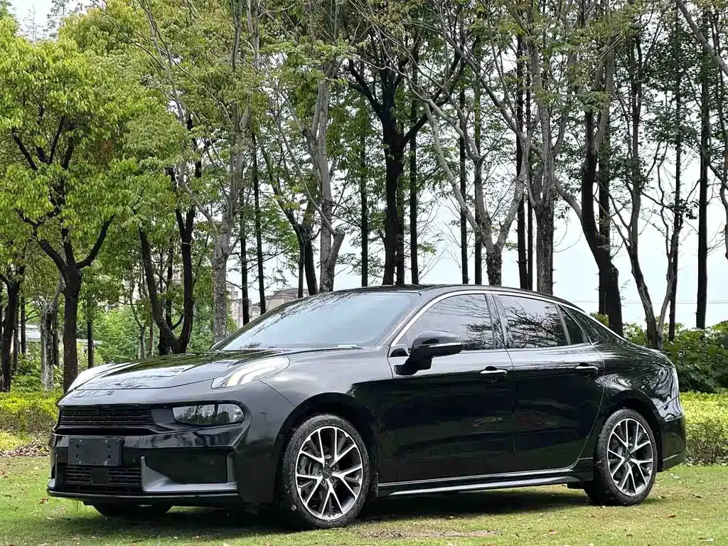 Lynk & Co 03