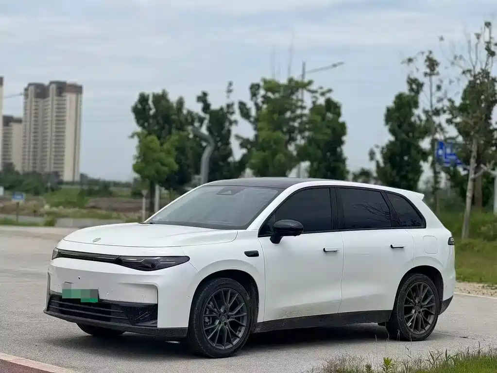 Leapmotor C10