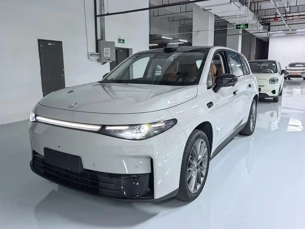 Leapmotor C10