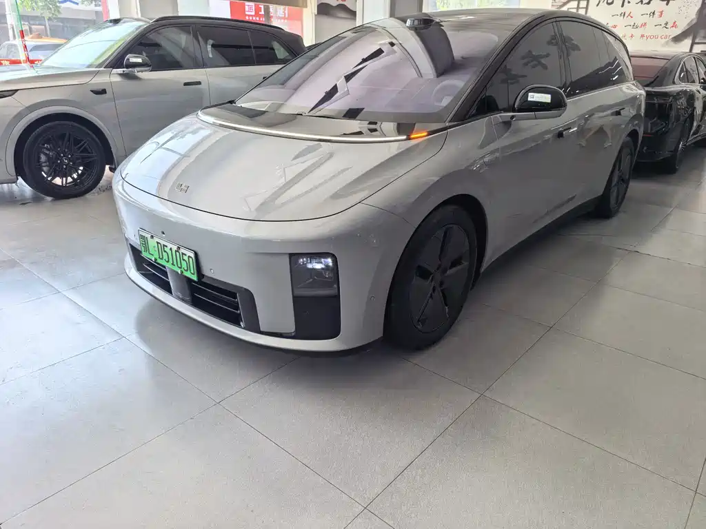 Li Auto i8