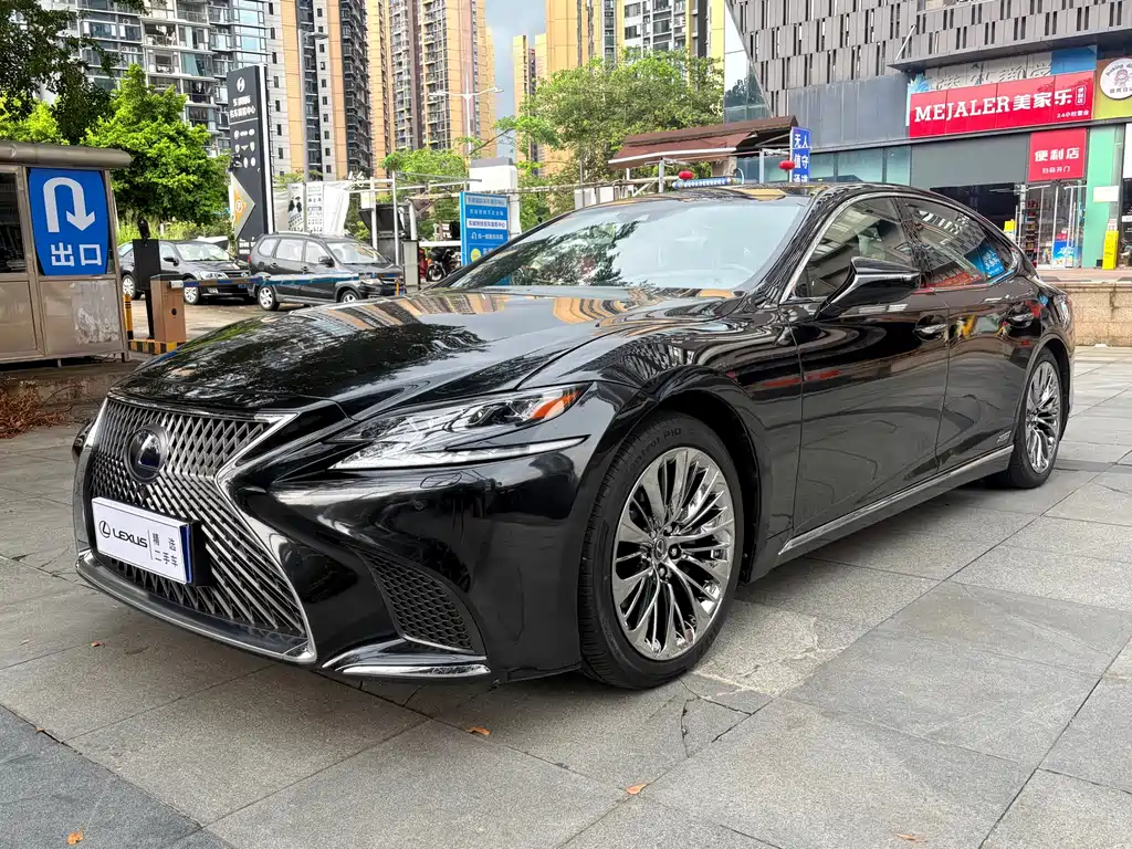 Lexus LS