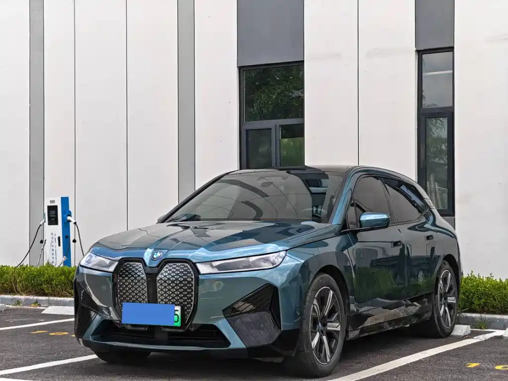 BMW iX