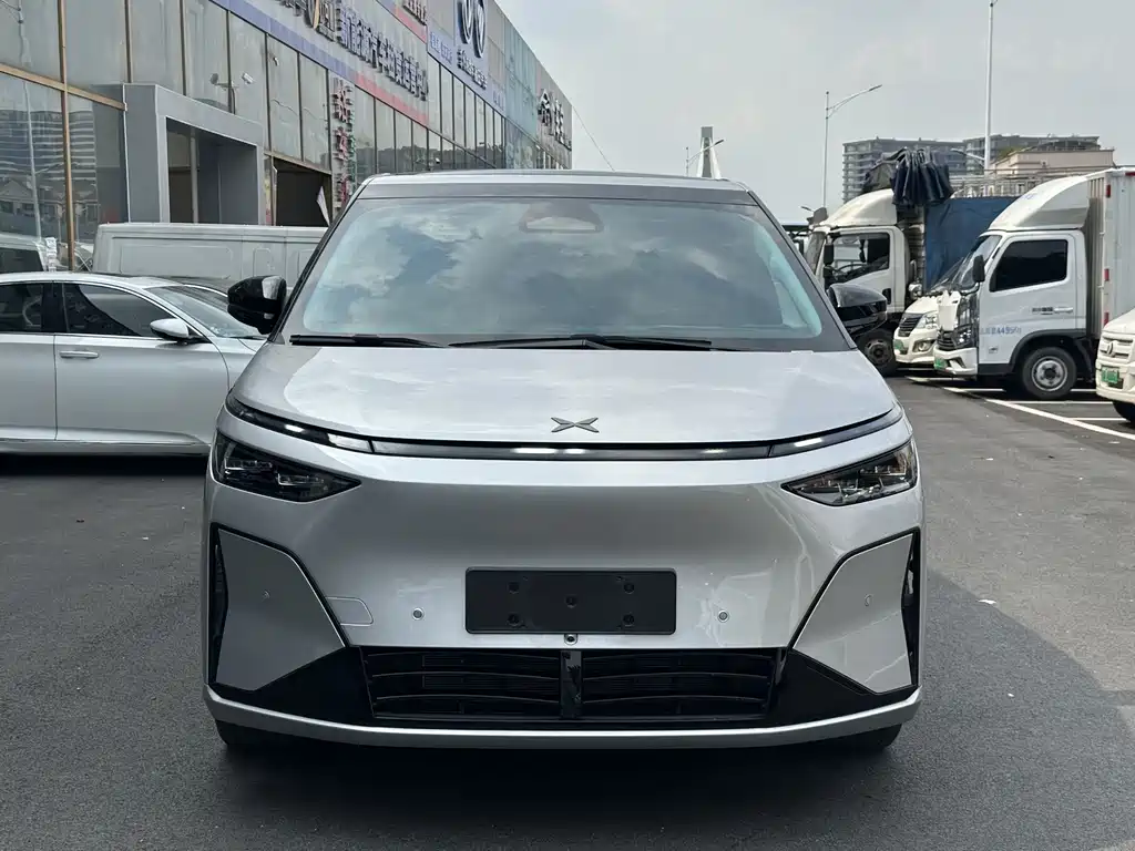 Xpeng X9