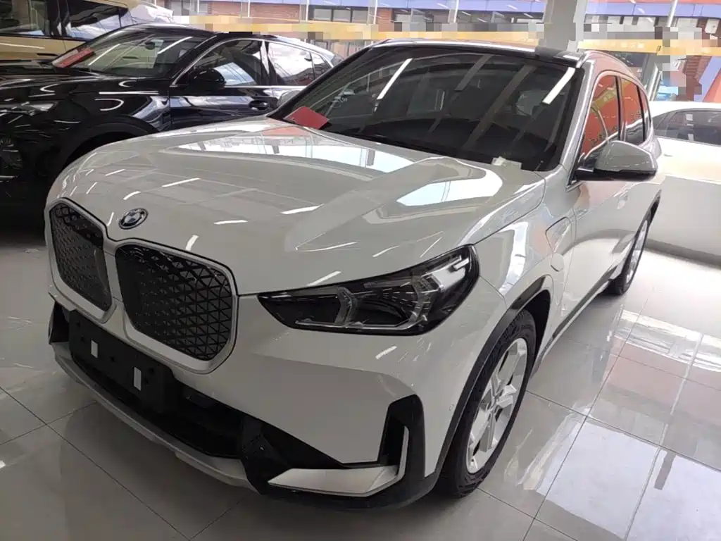 BMW iX1