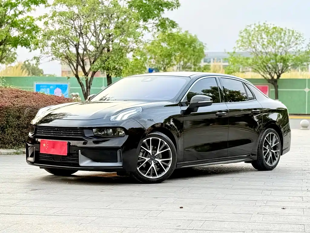 Lynk & Co 03