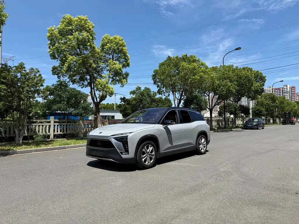 NIO ES8