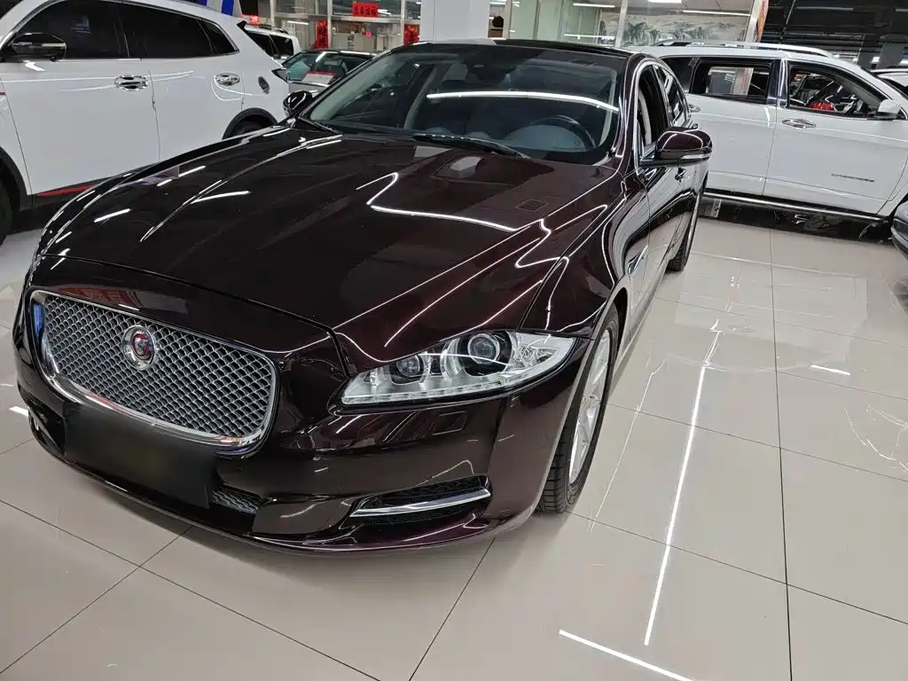Jaguar XJ