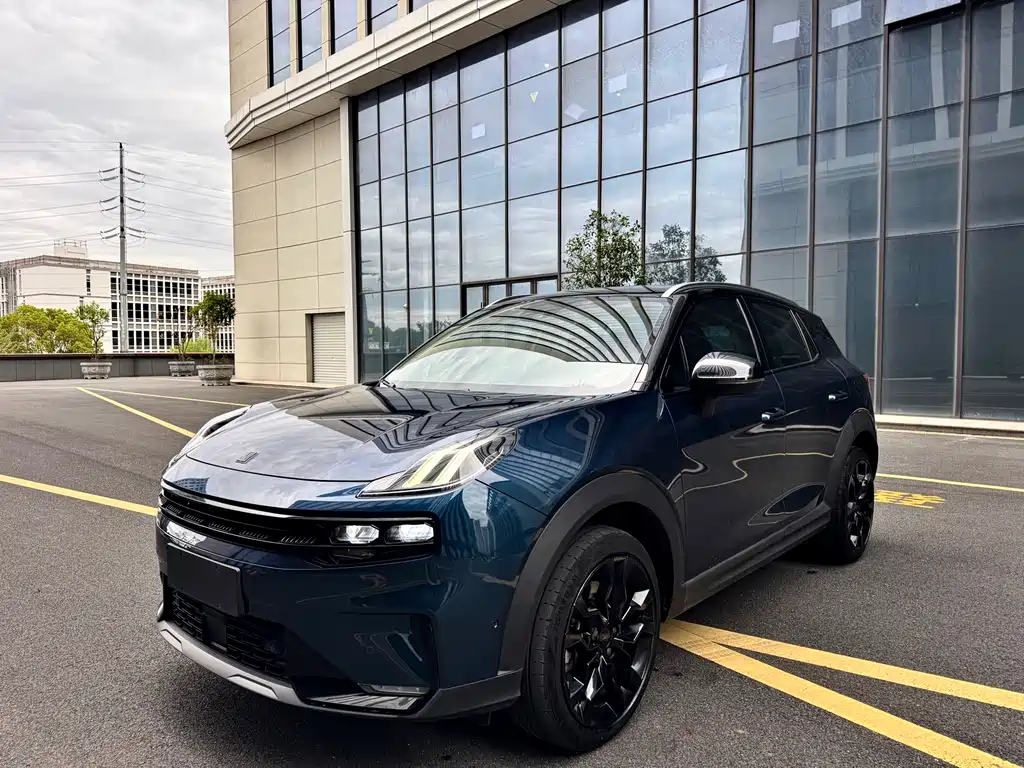 Lynk & Co 06