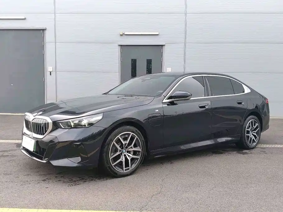 BMW i5
