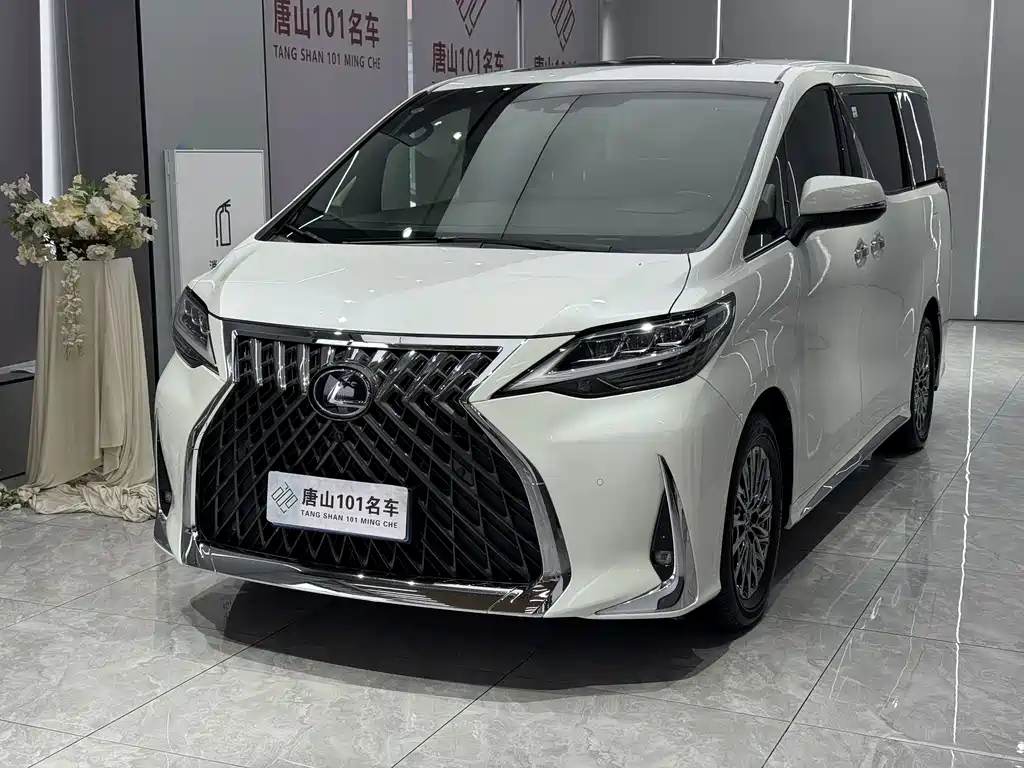 Lexus LM