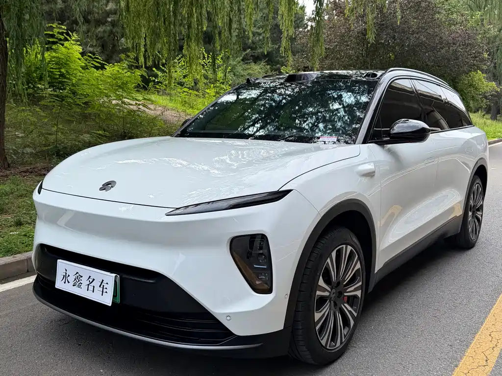 NIO ES8