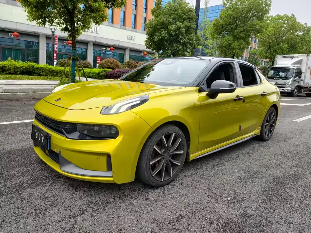 Lynk & Co 03