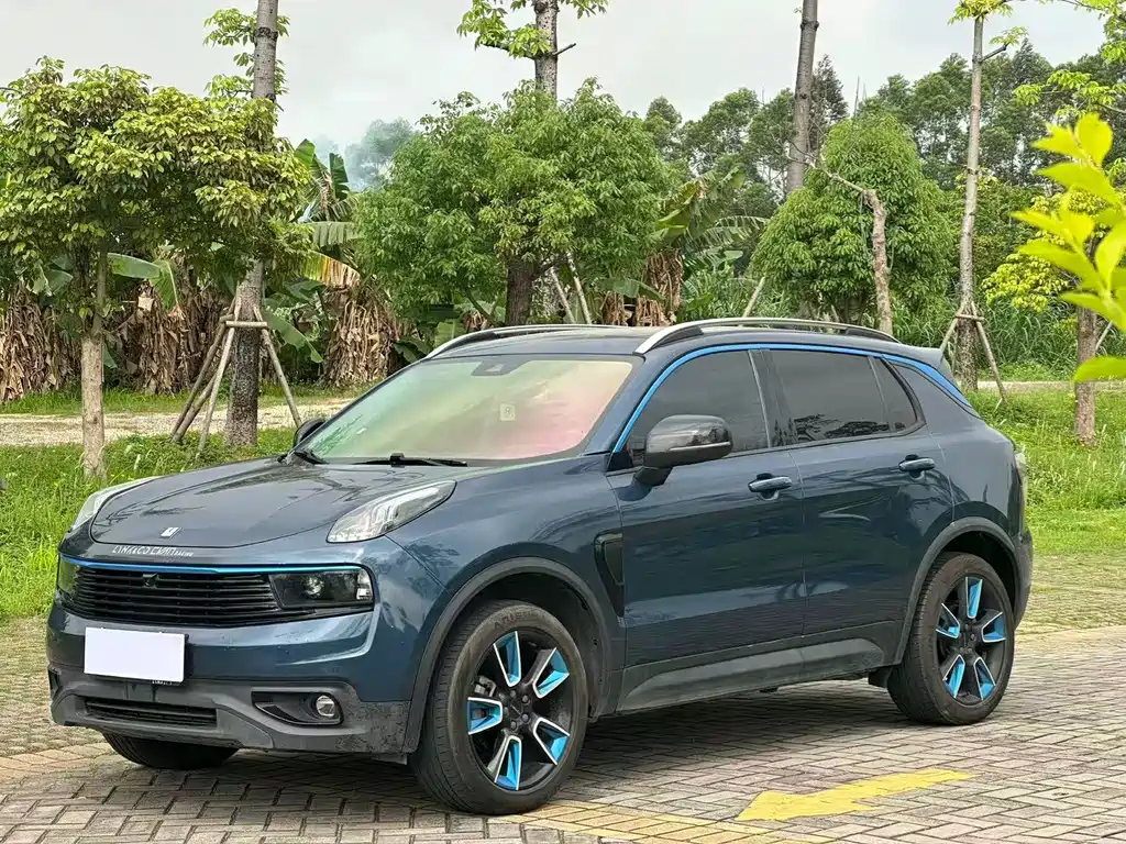 Lynk & Co 01