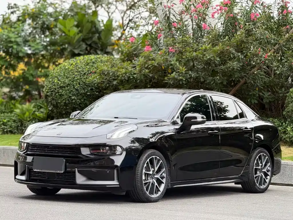 Lynk & Co 03