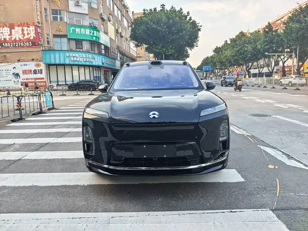 NIO ES8