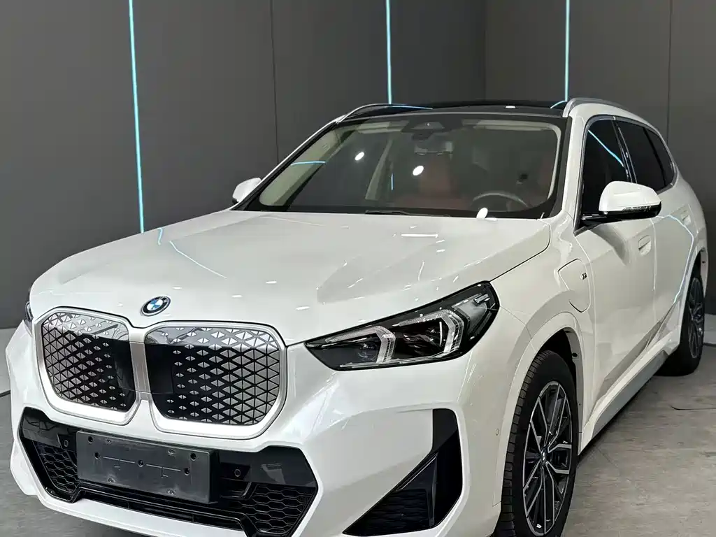 BMW iX1