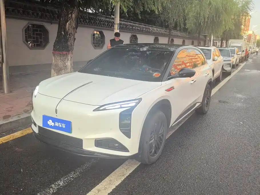 Hongqi 08
