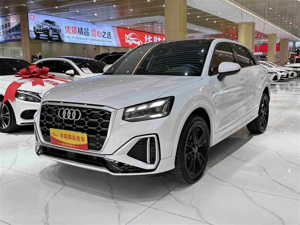 Audi Q2L