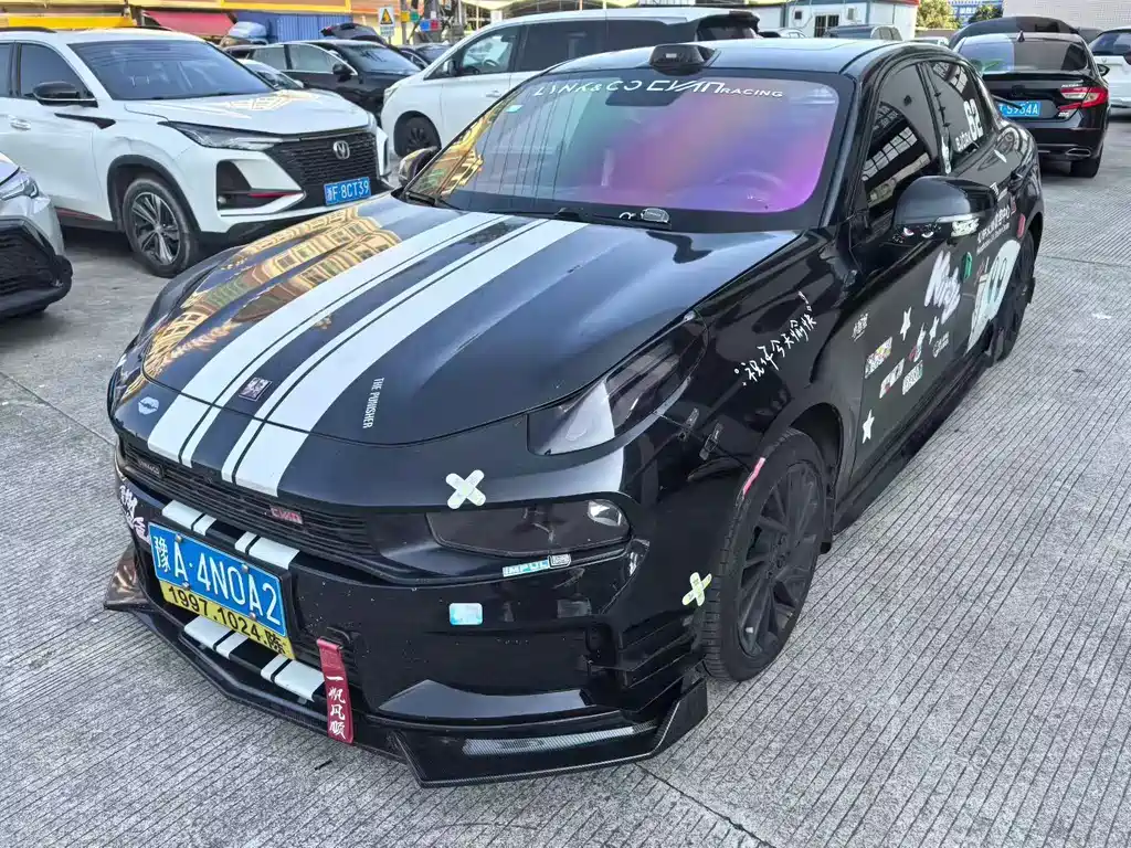 Lynk & Co 03
