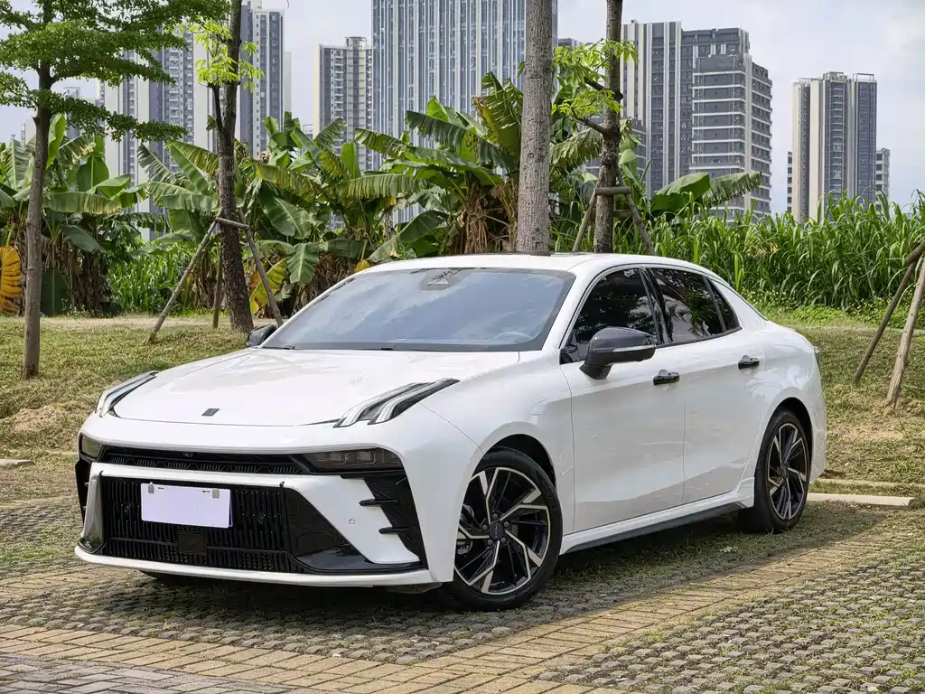 Lynk & Co 03