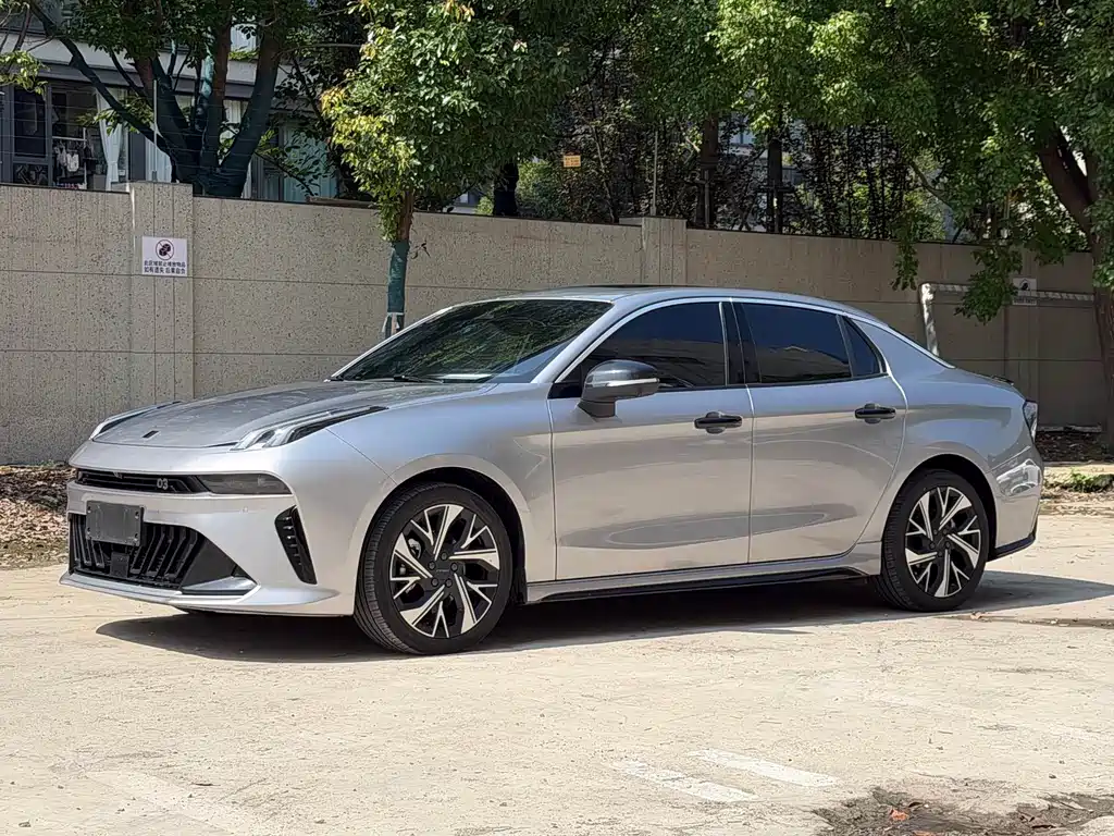 Lynk & Co 03