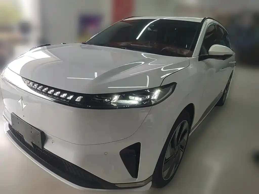 Dongfeng eπ008