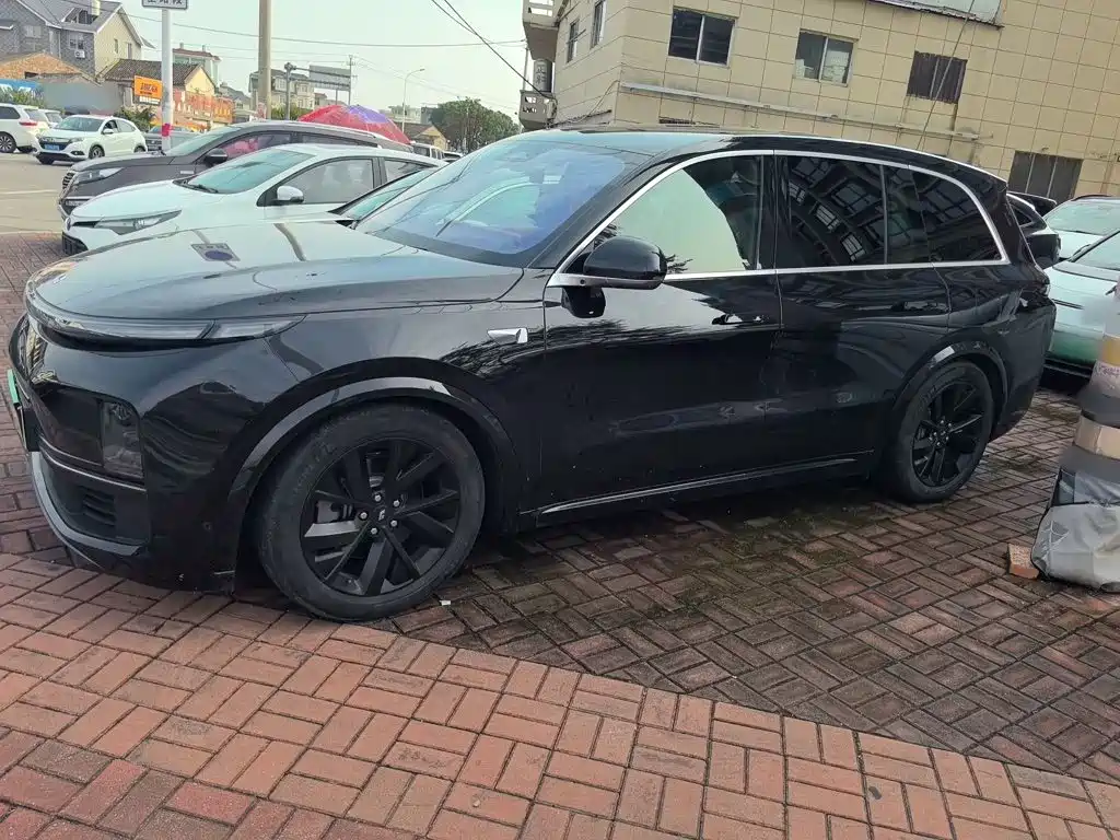 Li Auto L8
