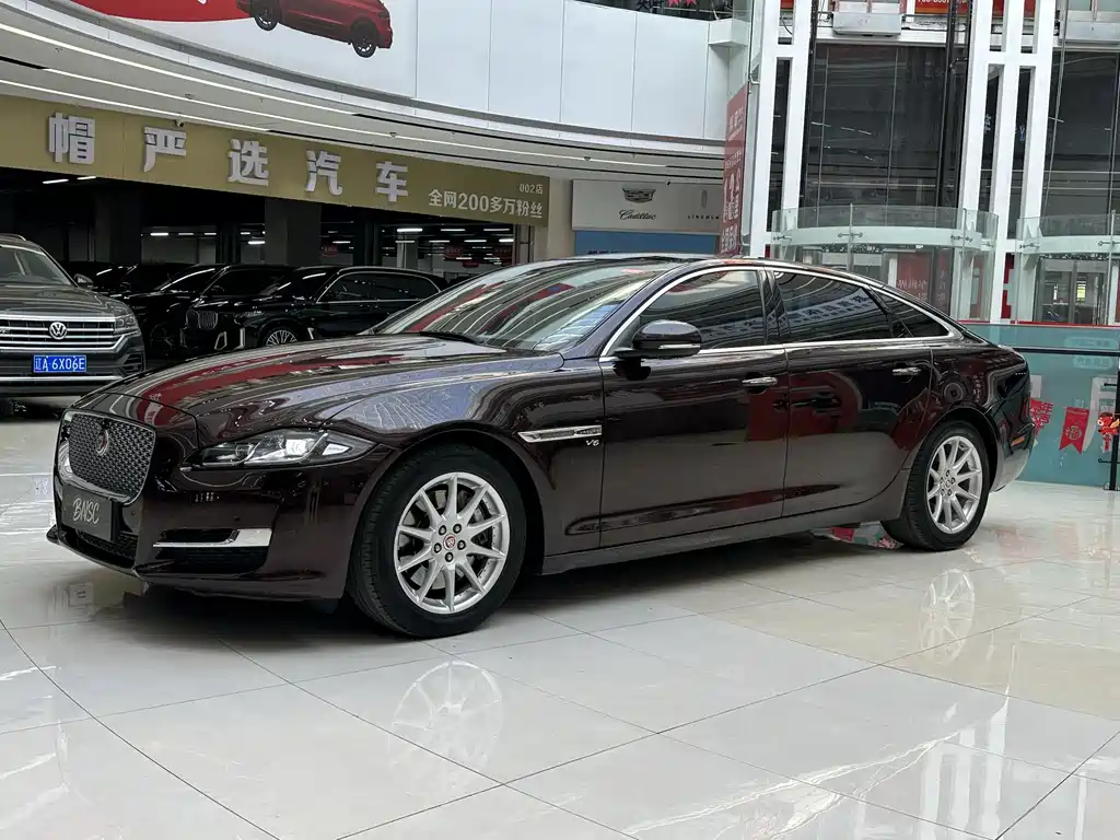 Jaguar XJ