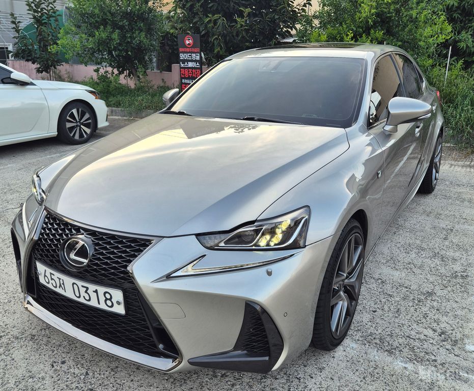 Lexus IS