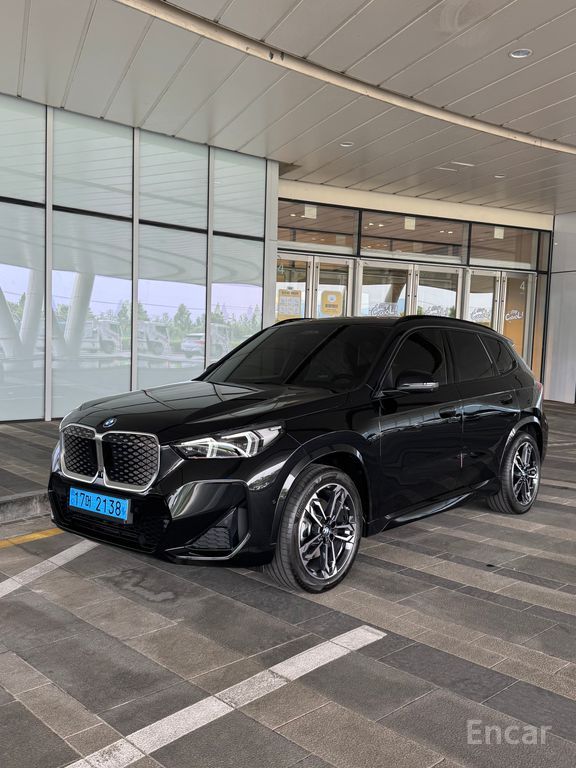 BMW iX1