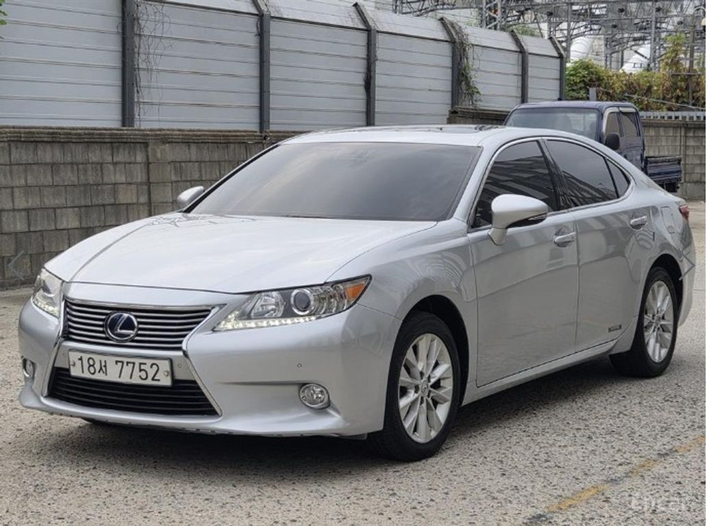 Lexus ES