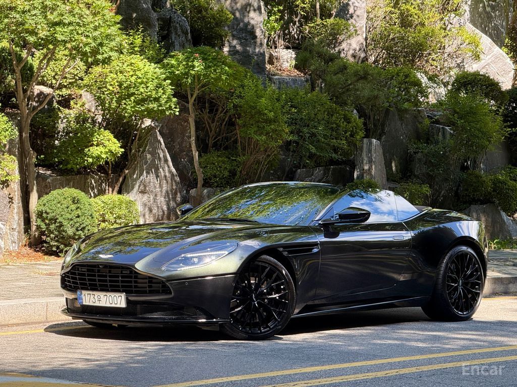 Aston Martin DB11