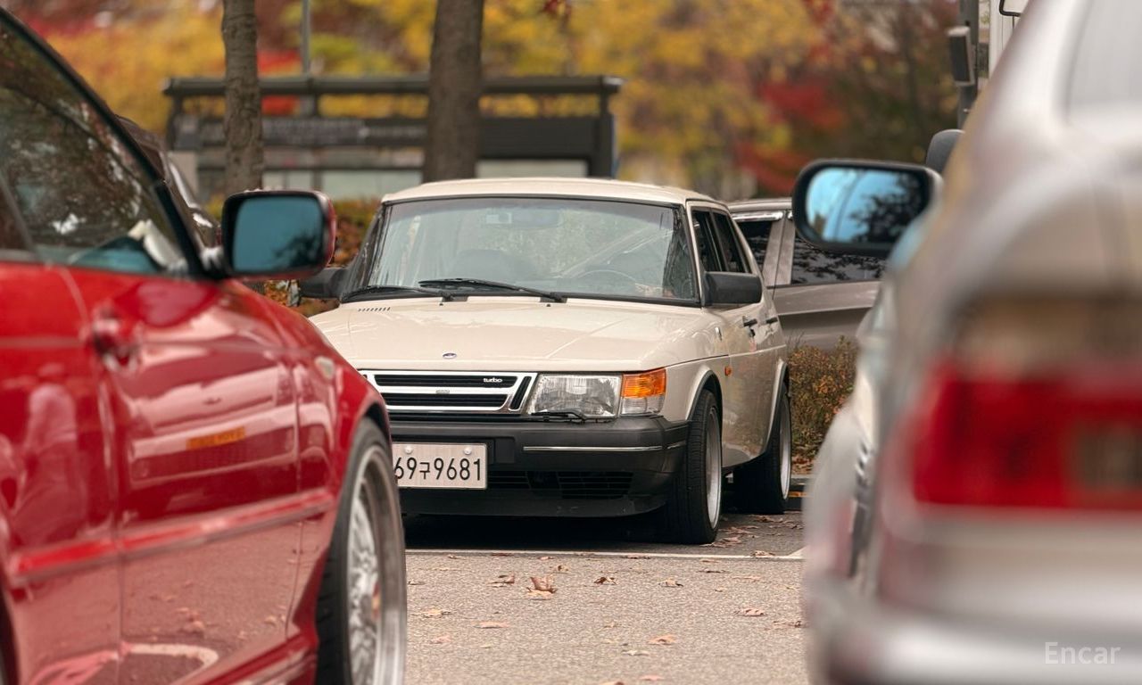 Saab 900