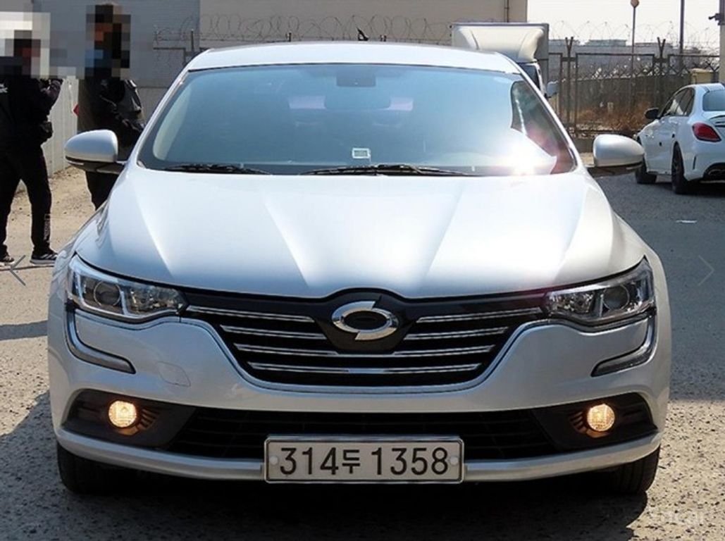 Renault SM6