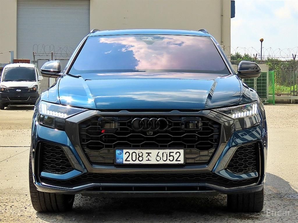 Audi RSQ8