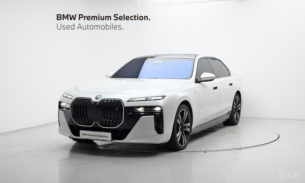 BMW i7