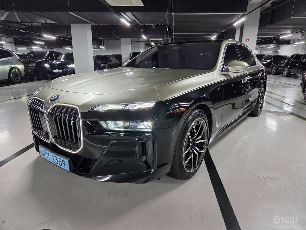 BMW i7