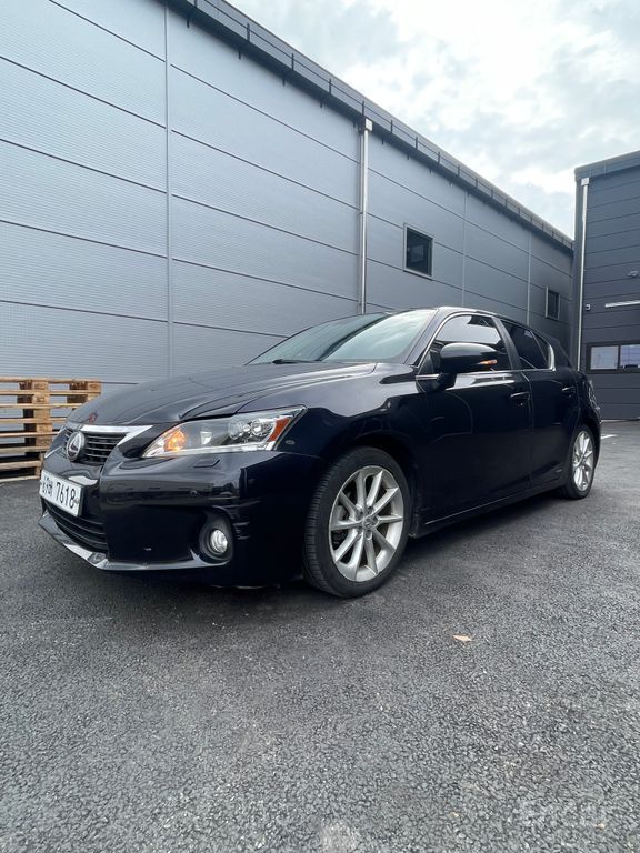 Lexus CT200h