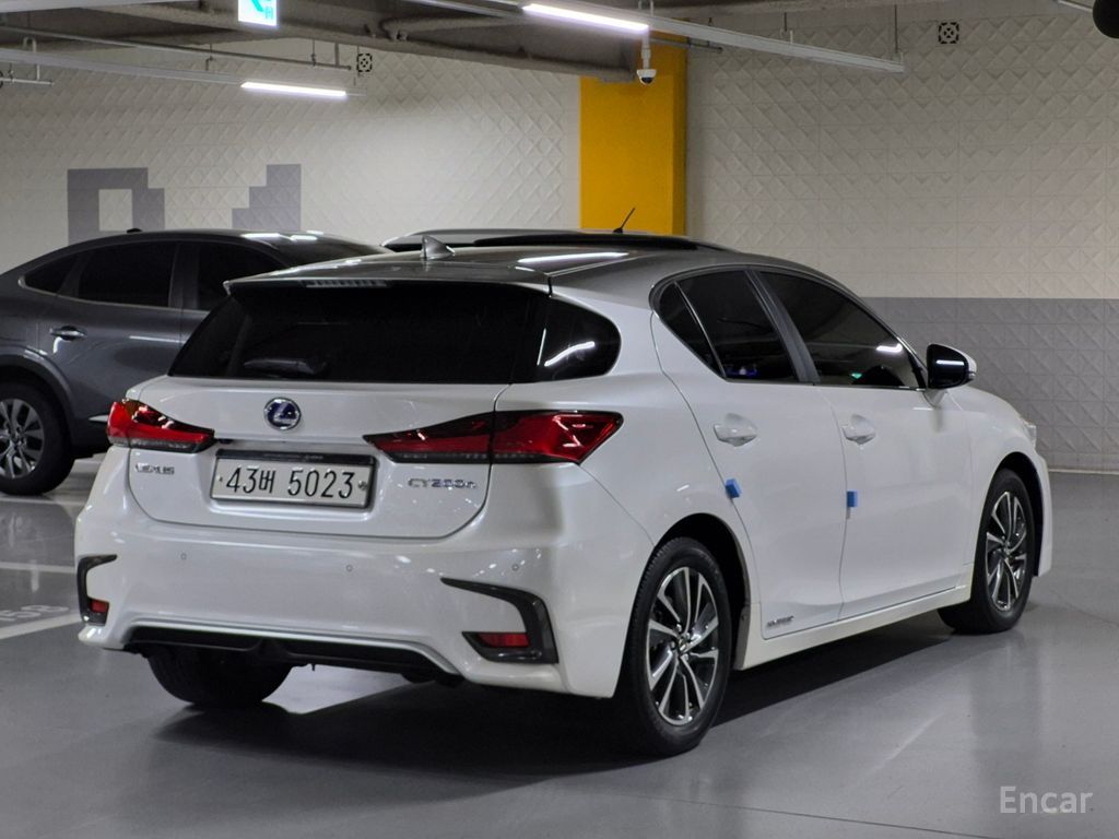 Lexus CT200h