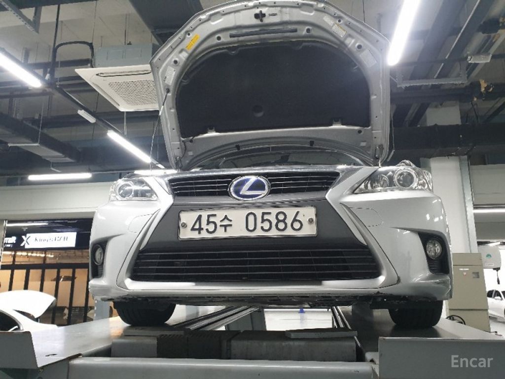 Lexus CT200h