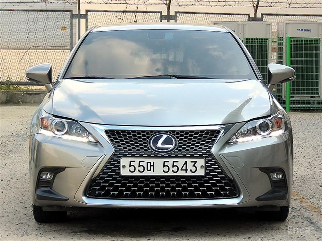 Lexus CT200h