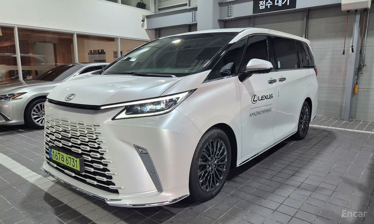 Lexus LM